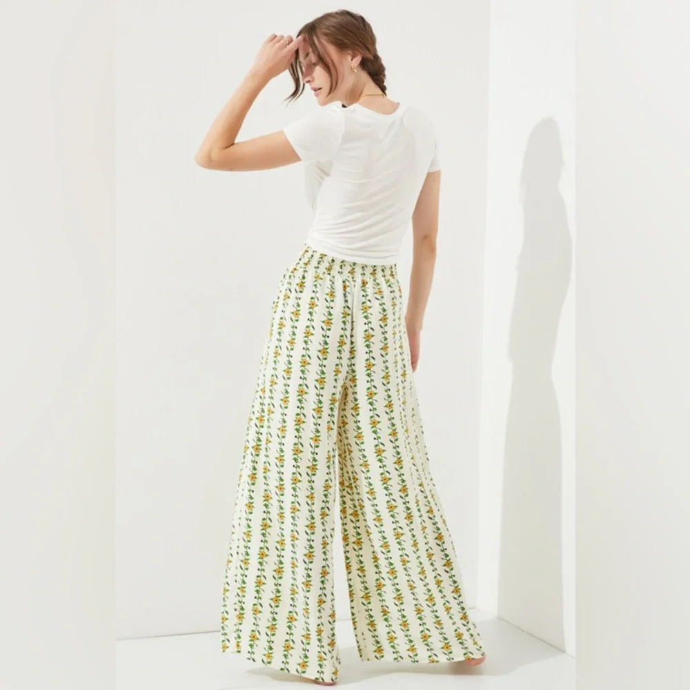 High Waist Floral Wide Leg Pants - Picture 4 of 5